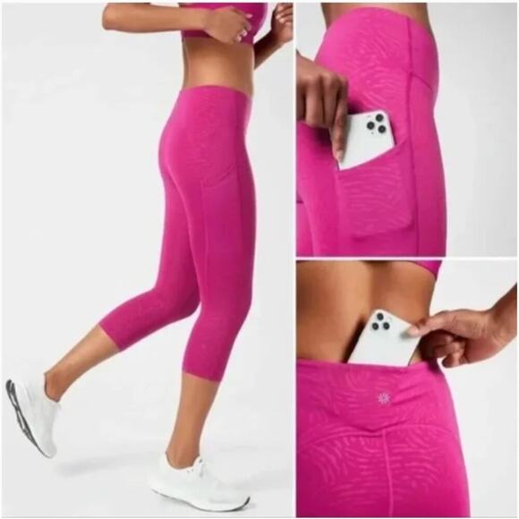Athleta Ultimate Stash Pocket Printed Capri in Fiji Magnolia - Picture 2 of 5